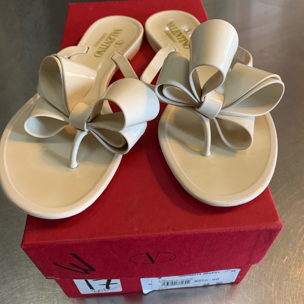 Valentino jelly flip flops- bone